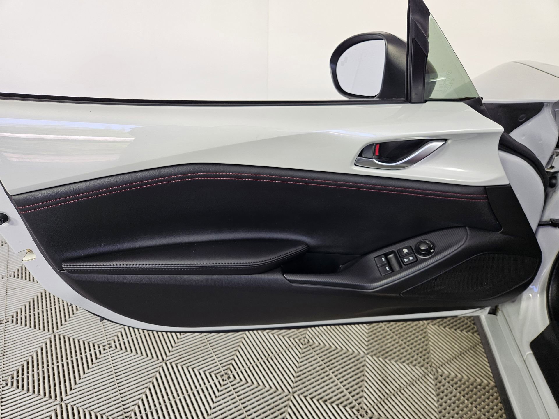 Used 2017 MAZDA MX-5 Miata RF Club RWD image 15