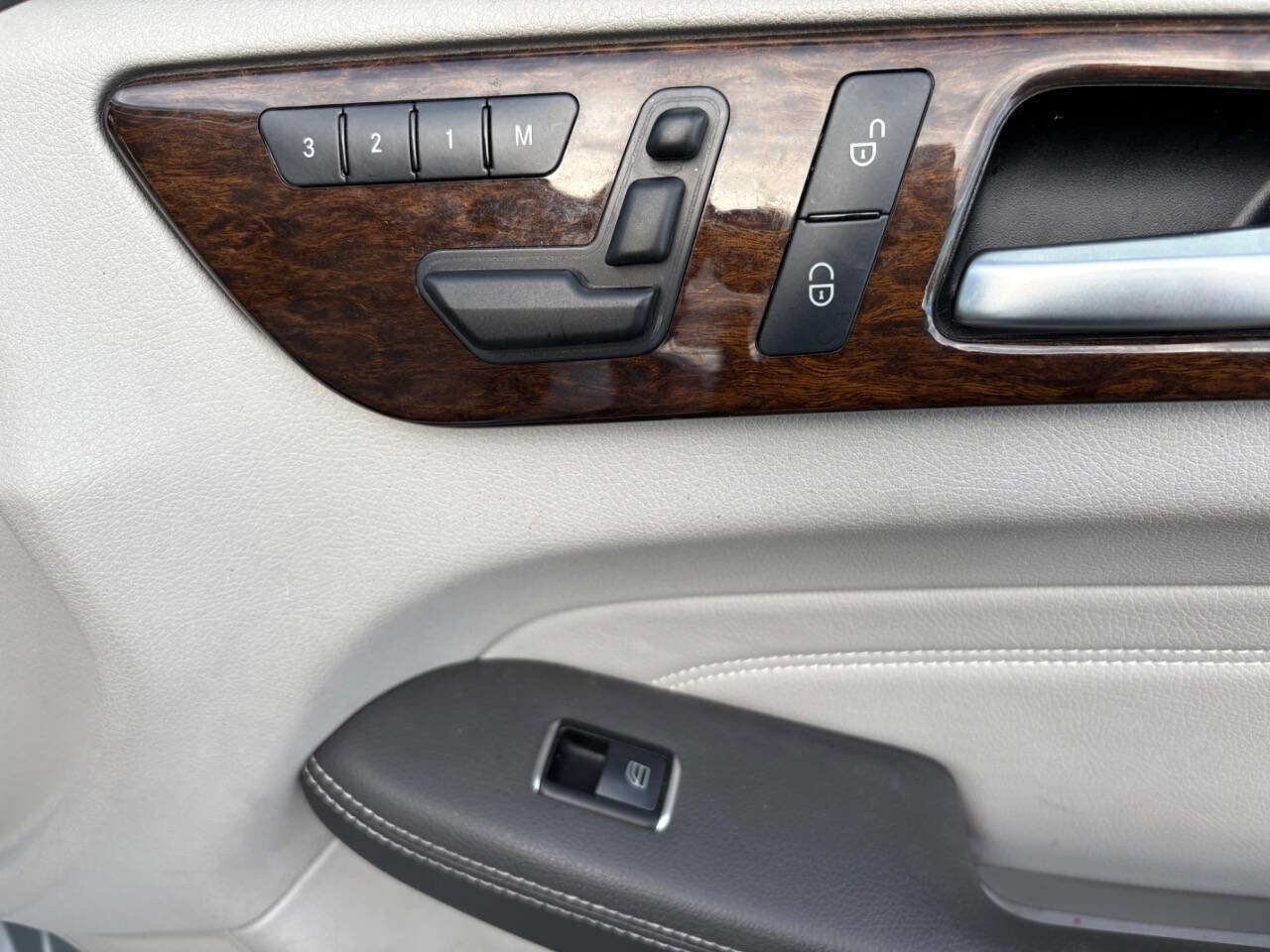 Used 2012 Mercedes-Benz ML 350 ML 350 BlueTEC AWD 4MATIC 4dr image 32