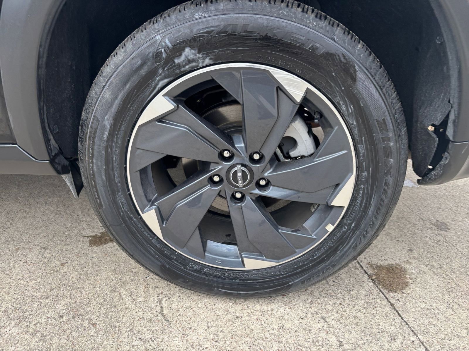 Used 2025 Nissan Rogue SV image 32