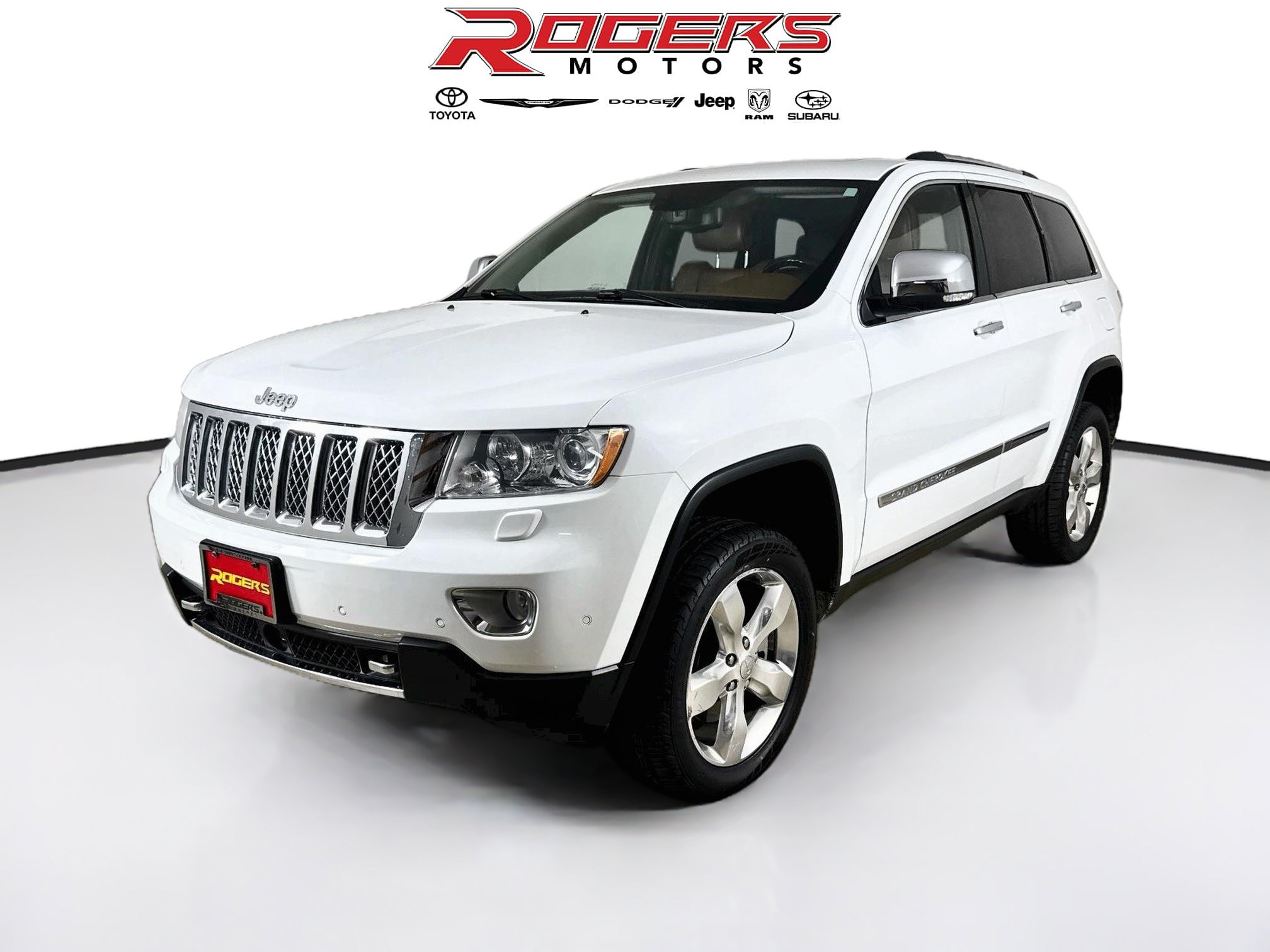 Used 2013 Jeep Grand Cherokee Overland Summit AWD/4WD image 3