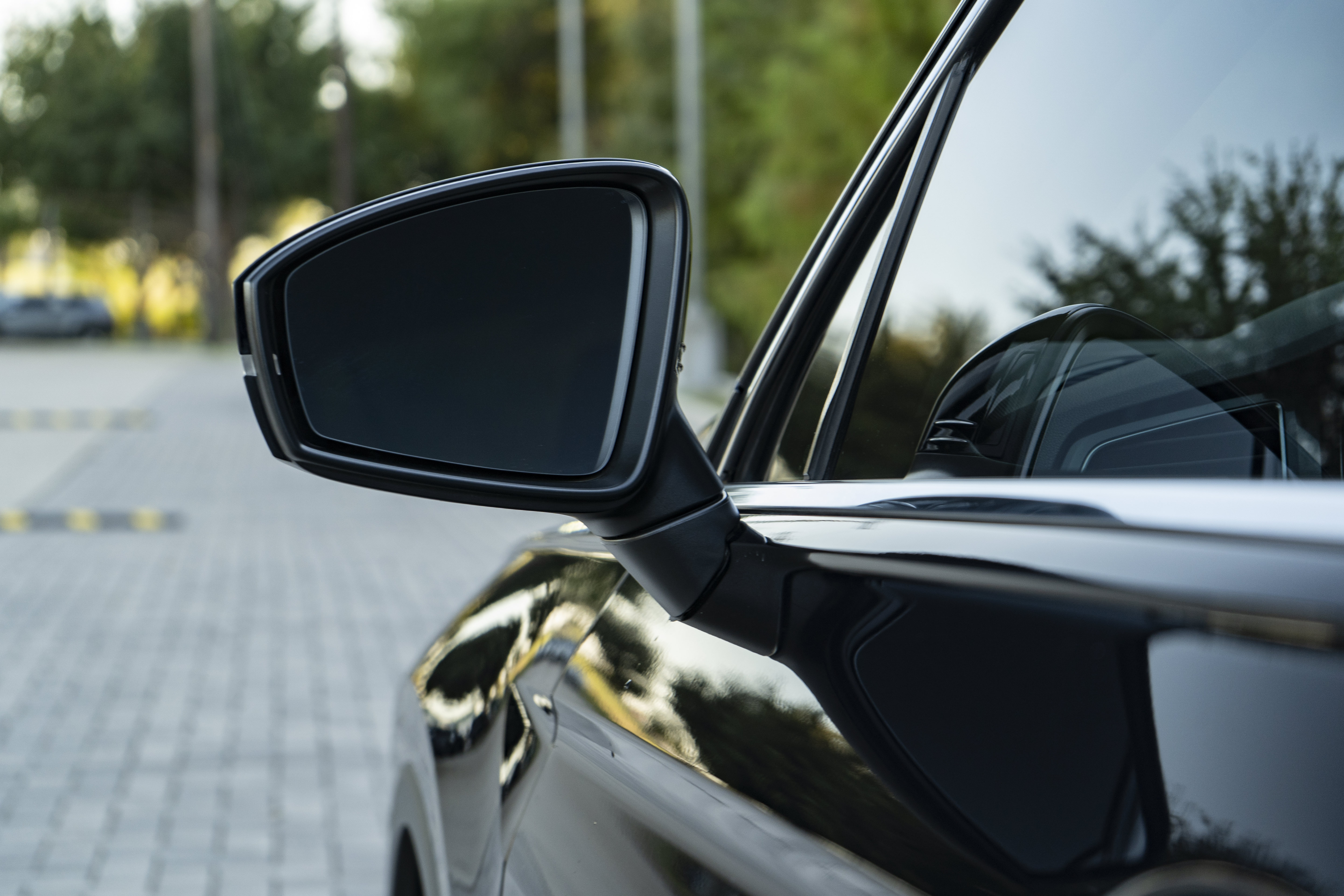Certified 2020 Volkswagen Tiguan SEL FWD image 11