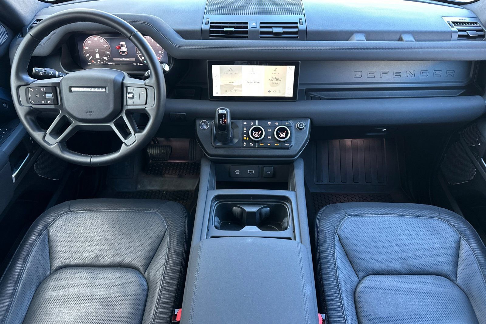 Used 2023 Land Rover Defender 110 X-Dynamic SE image 16