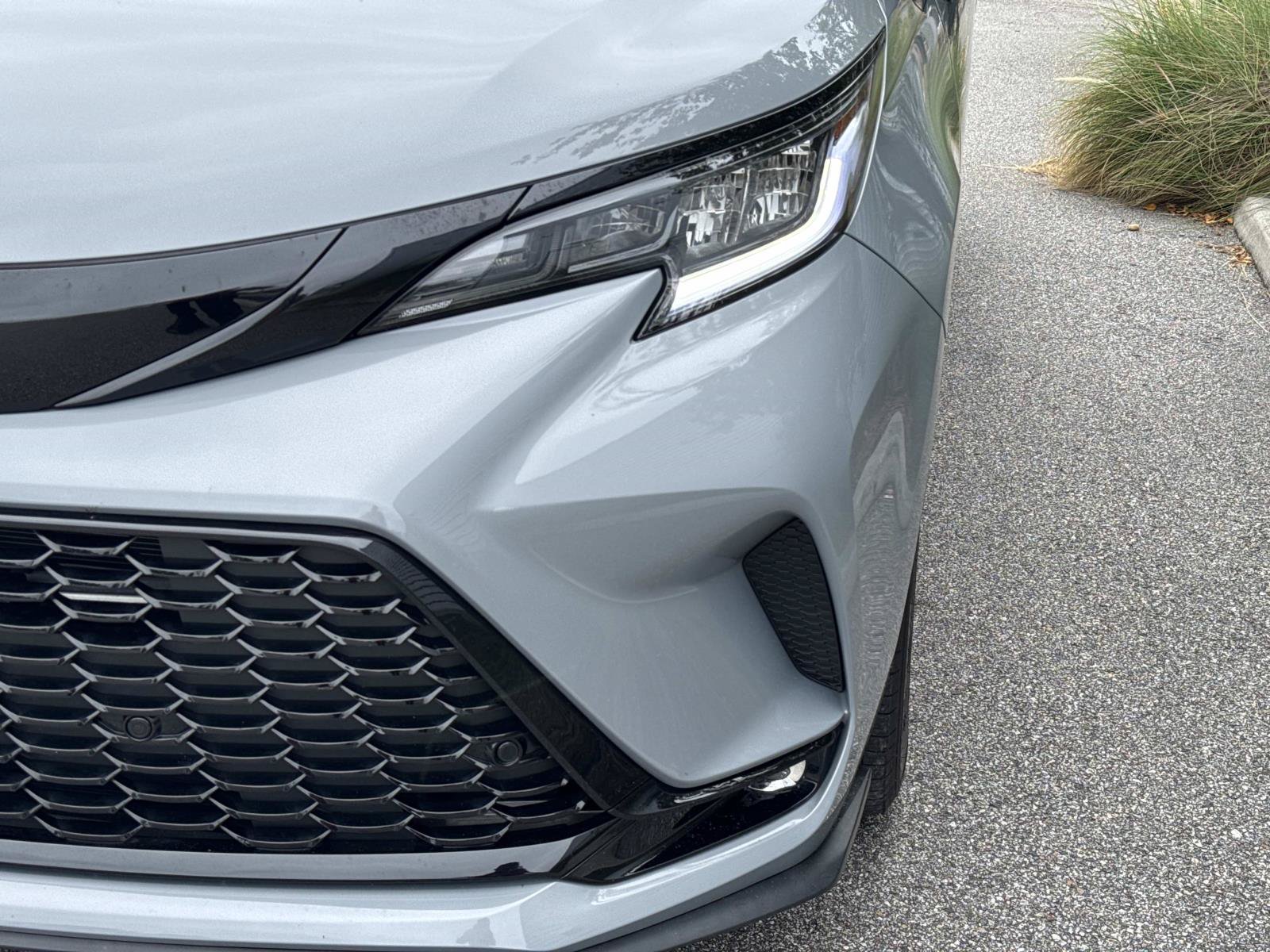 Used 2025 Toyota Sienna XSE w/ XSE Plus Package FWD image 9