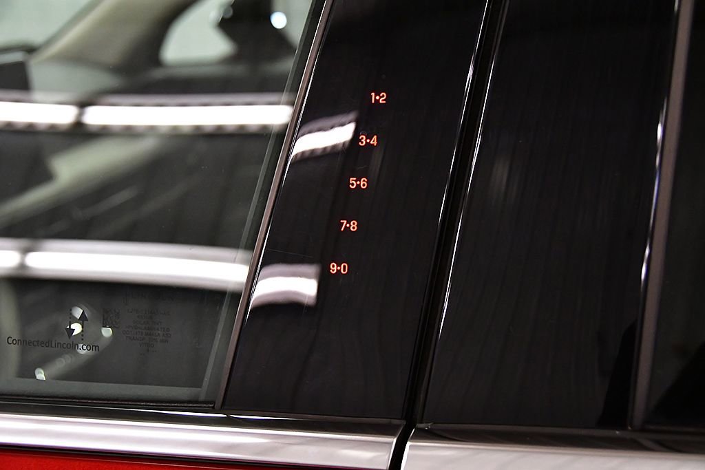 Used 2025 Lincoln Corsair AWD image 13