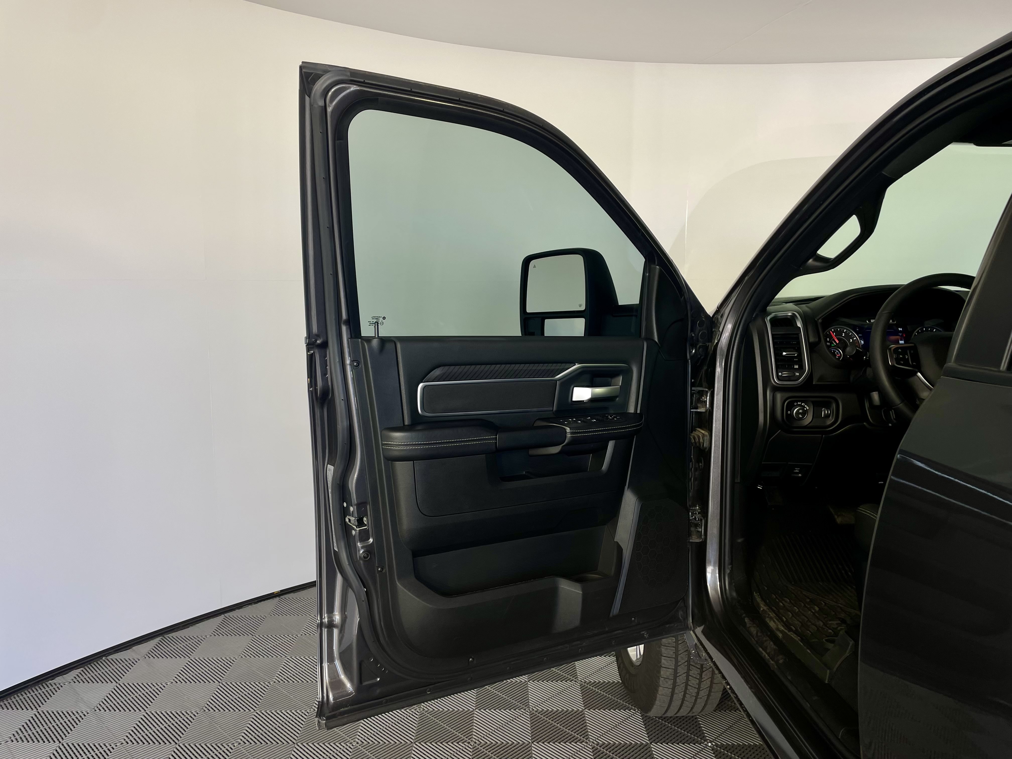 Used 2025 RAM 2500 Big Horn AWD/4WD image 11