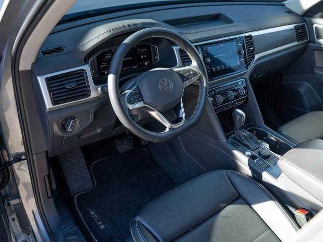 Certified 2022 Volkswagen Atlas SE image 4