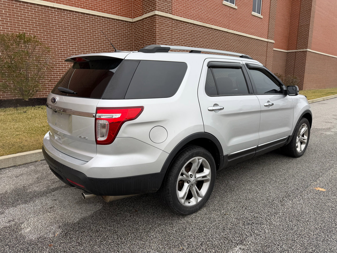 Used 2014 Ford Explorer Limited image 11