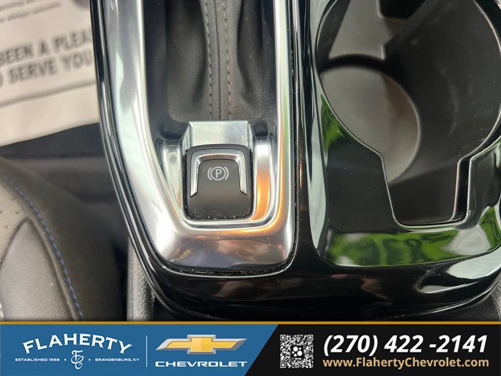 Used 2025 Chevrolet Trax LT FWD image 31