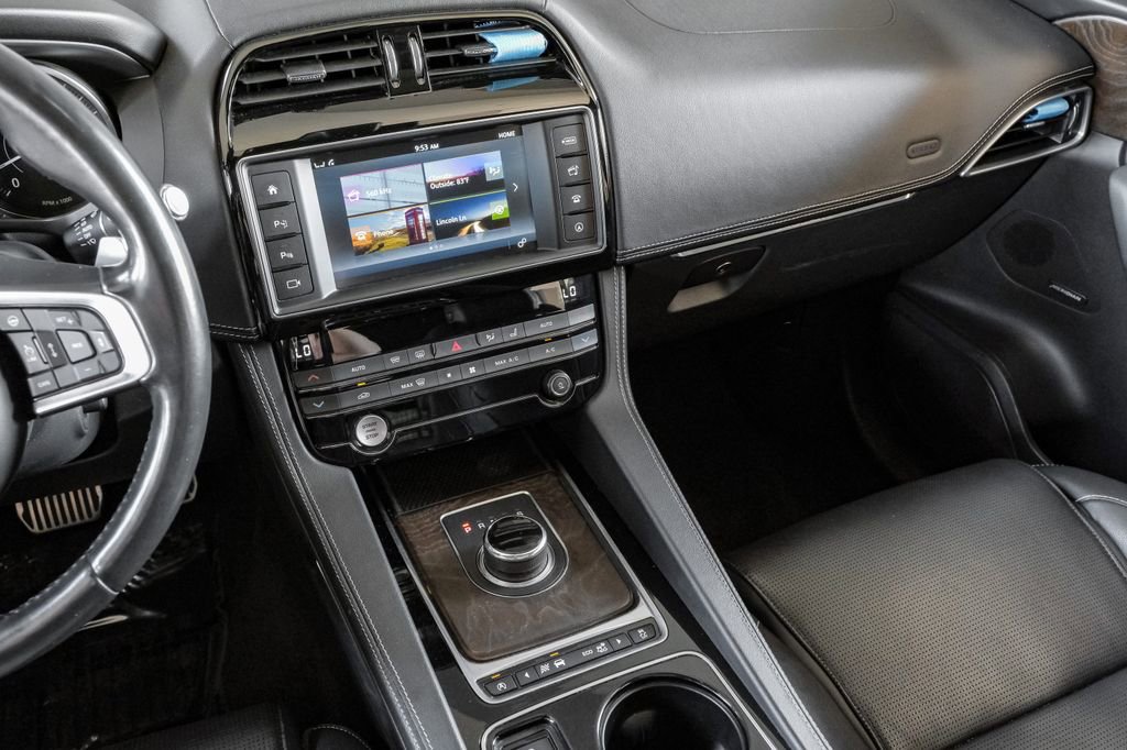 Used 2017 Jaguar F-PACE S image 33
