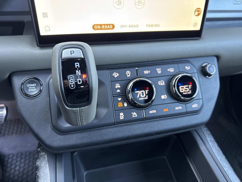 Used 2025 Land Rover Defender 110 image 27