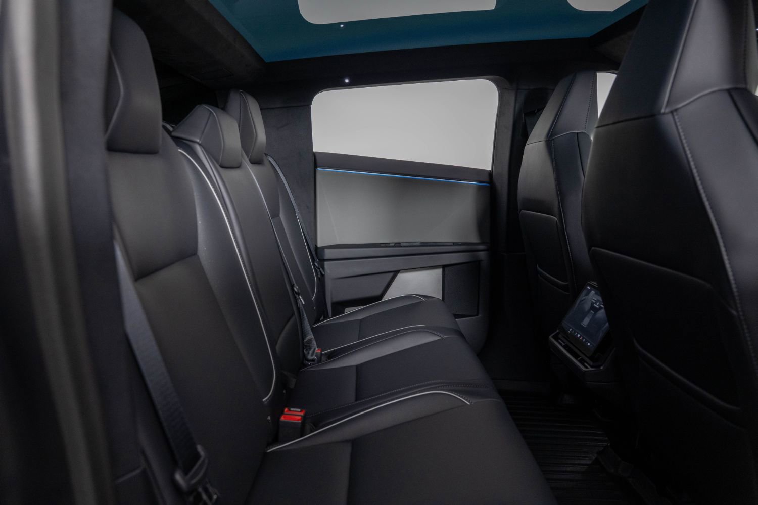 Used 2024 Tesla Cybertruck AWD Crew Cab image 22