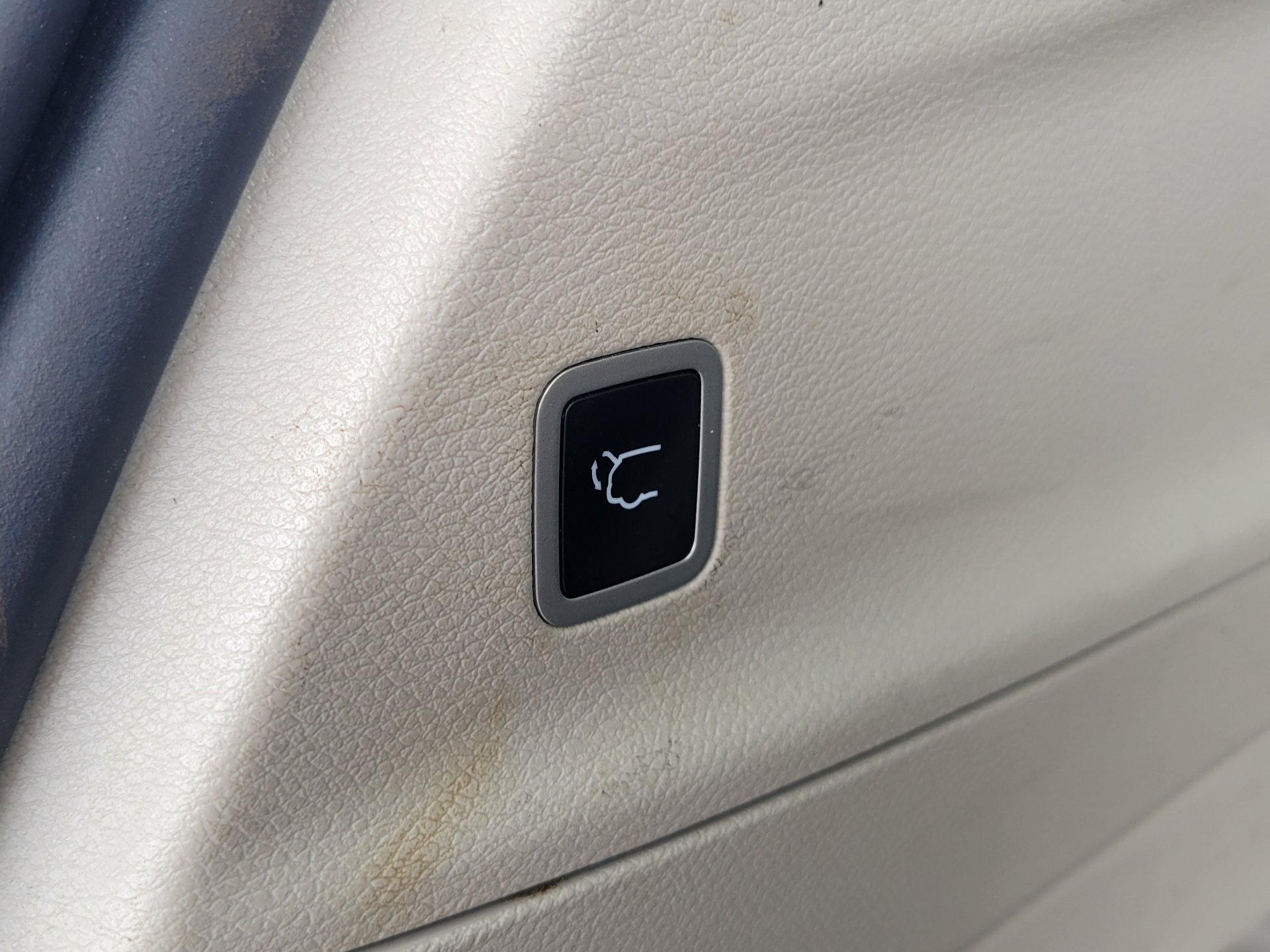 Used 2020 Chrysler Pacifica Touring-L FWD image 9