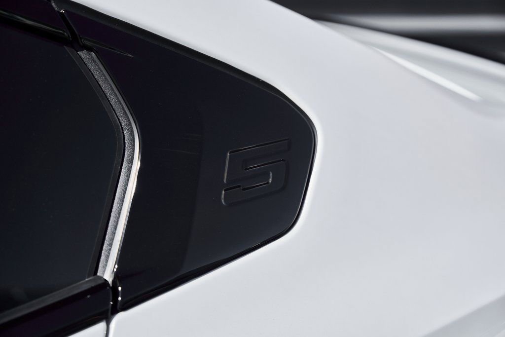 Used 2026 BMW 550e xDrive image 8