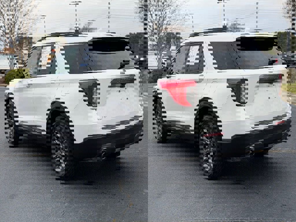 Certified 2023 Ford Explorer XLT w/ Equipment Group 202A image 10