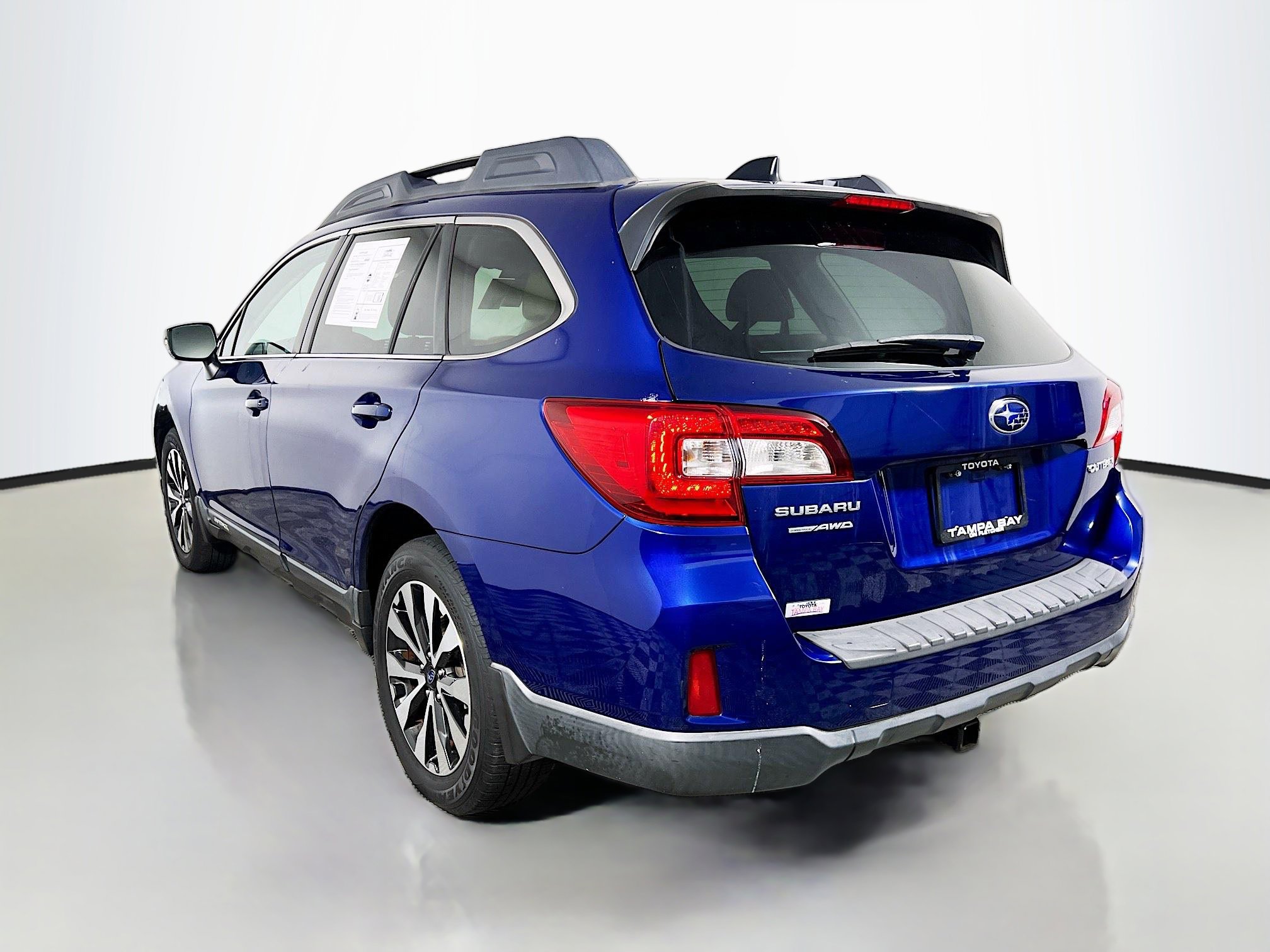 Used 2016 Subaru Outback 2.5i Limited AWD/4WD image 8