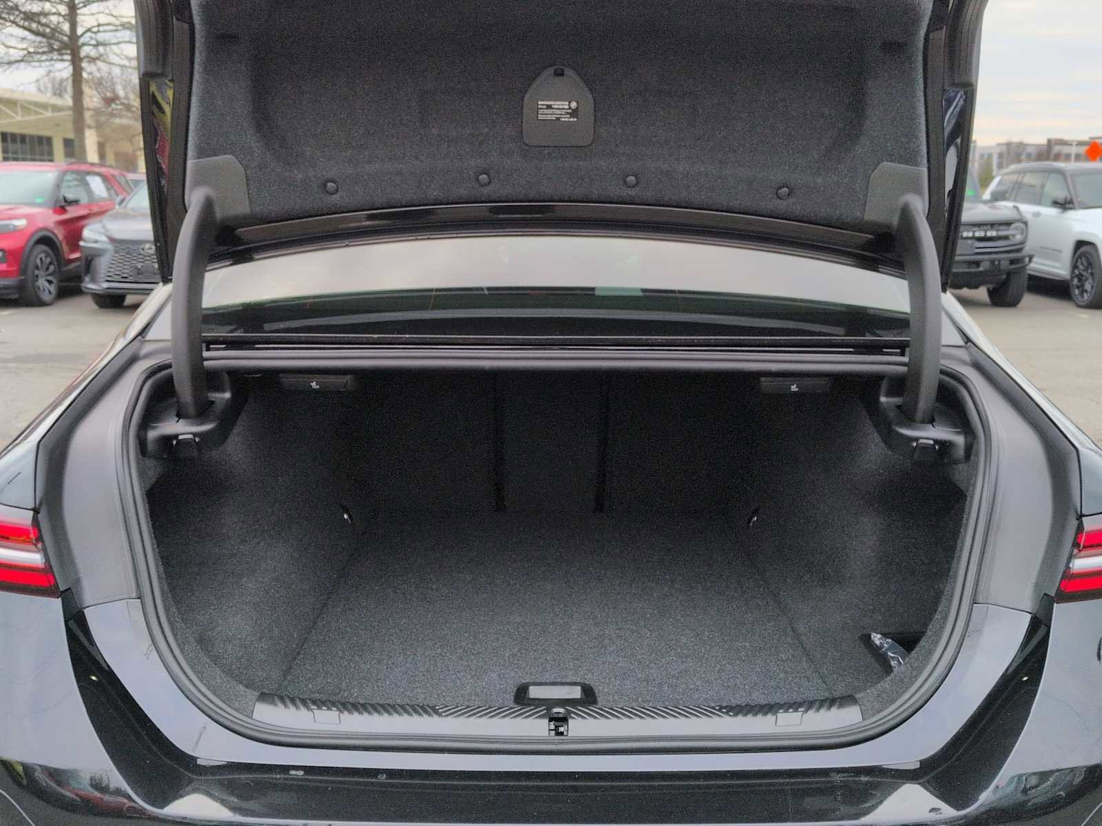 Used 2025 BMW i5 M60 w/ Premium Package image 34