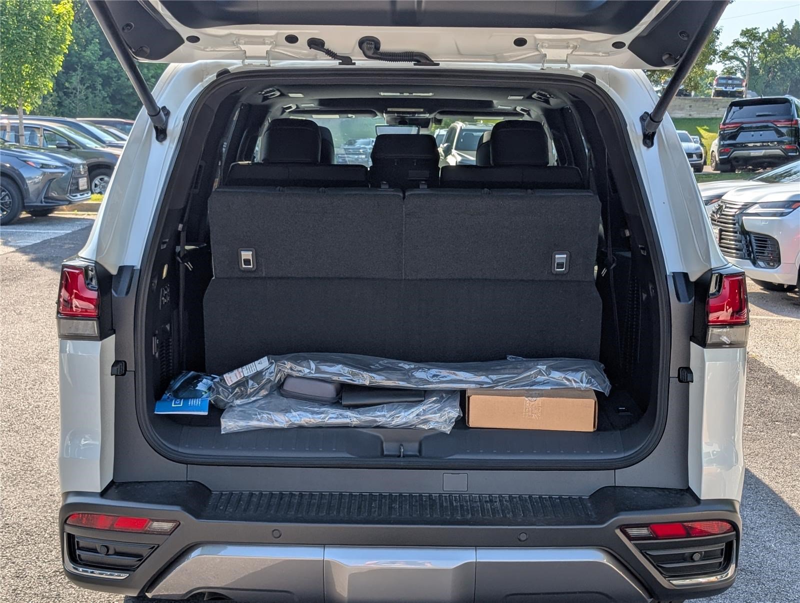 New 2026 Lexus LX 600 4WD w/ Luxury Package image 10