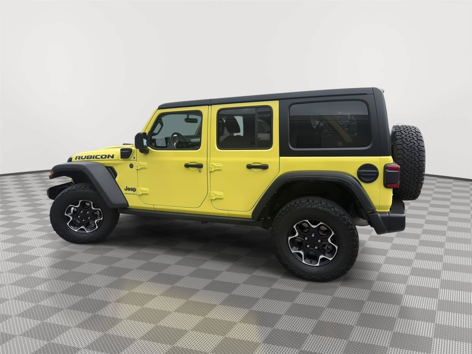 Used 2023 Jeep Wrangler Unlimited Rubicon 4xe w/ Cold Weather Group AWD/4WD image 3