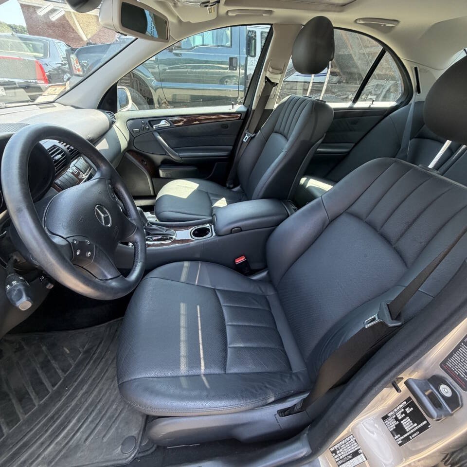 Used 2005 Mercedes-Benz C 320 4MATIC Sedan image 4
