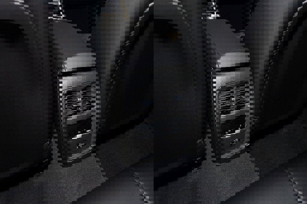 New 2026 BMW 330i xDrive Sedan w/ Premium Package image 36