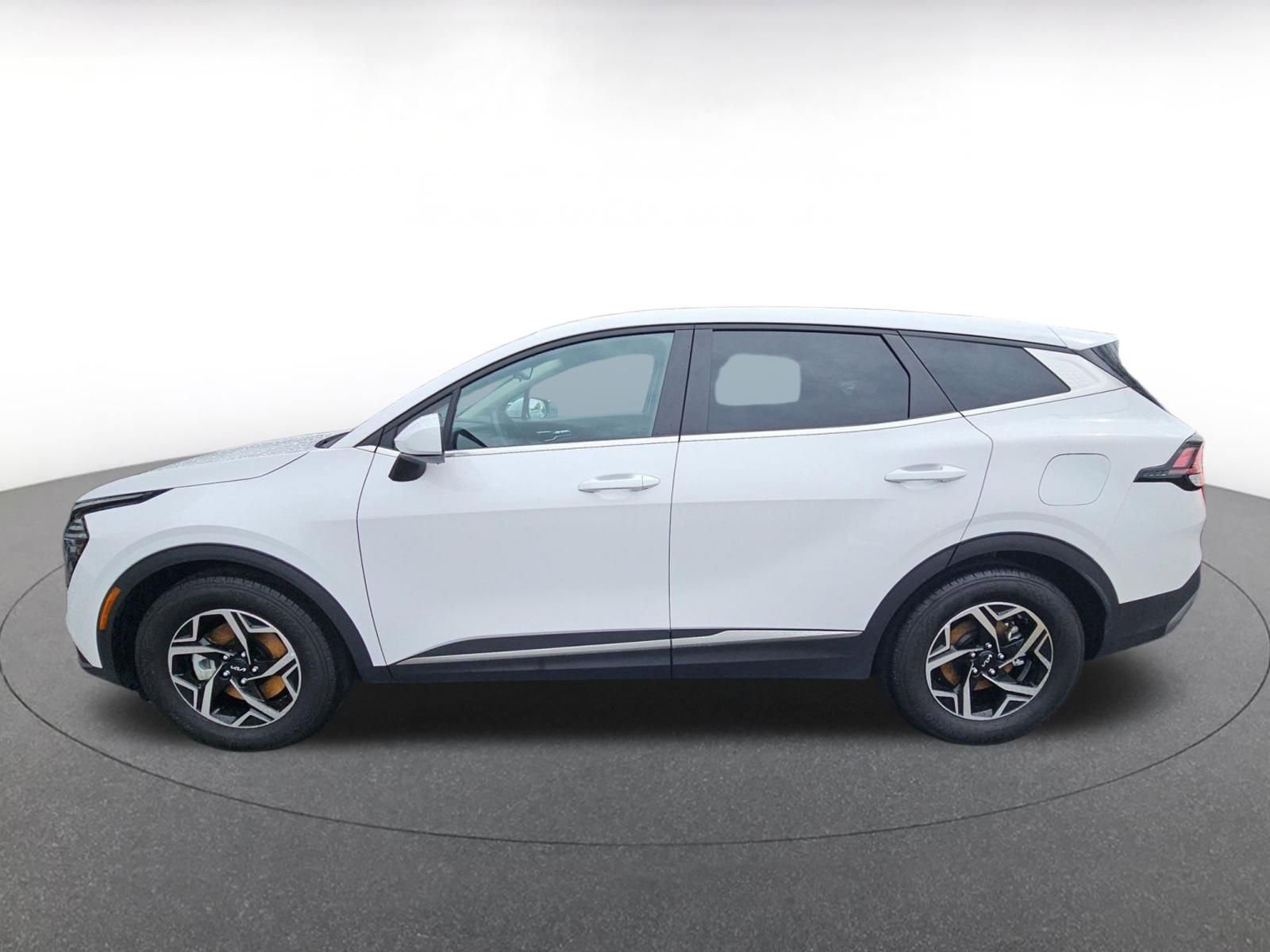 Used 2025 Kia Sportage LX image 6