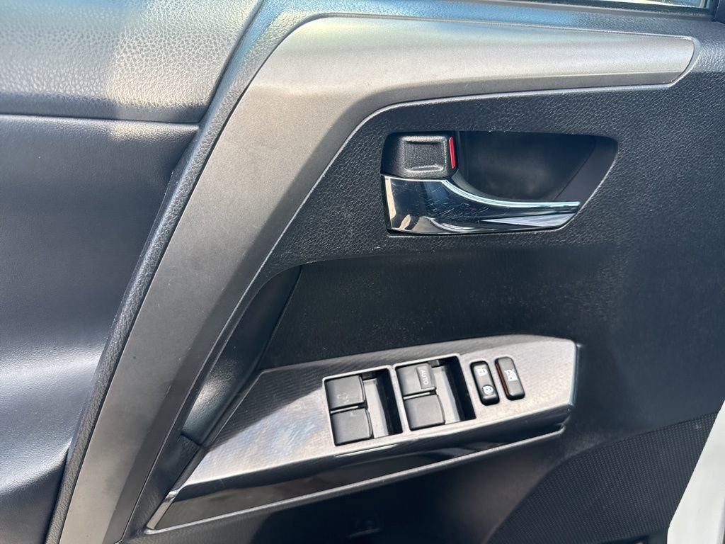 Used 2016 Toyota RAV4 SE image 21