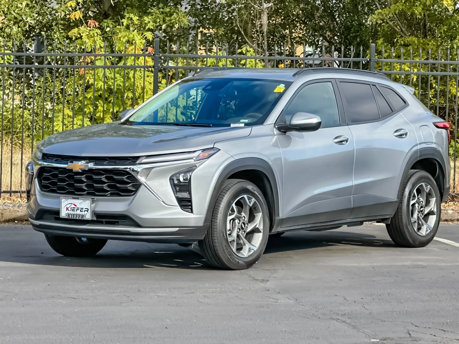 Used 2025 Chevrolet Trax LT FWD image 7
