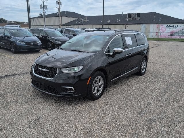 Used 2023 Chrysler Pacifica Limited FWD image 14
