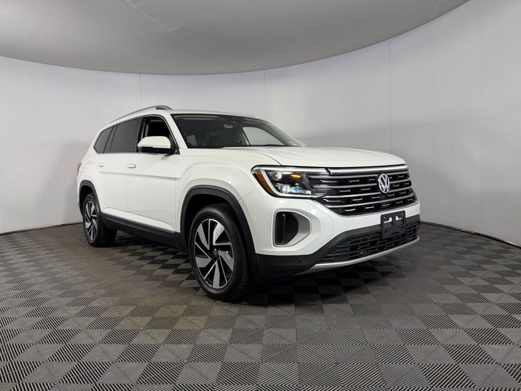 Used 2025 Volkswagen Atlas SEL AWD/4WD image 3