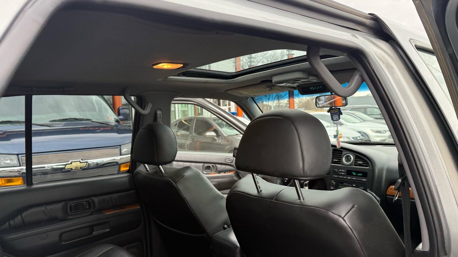 Used 2001 INFINITI QX4 4WD w/ (S02) Sport Pkg image 16