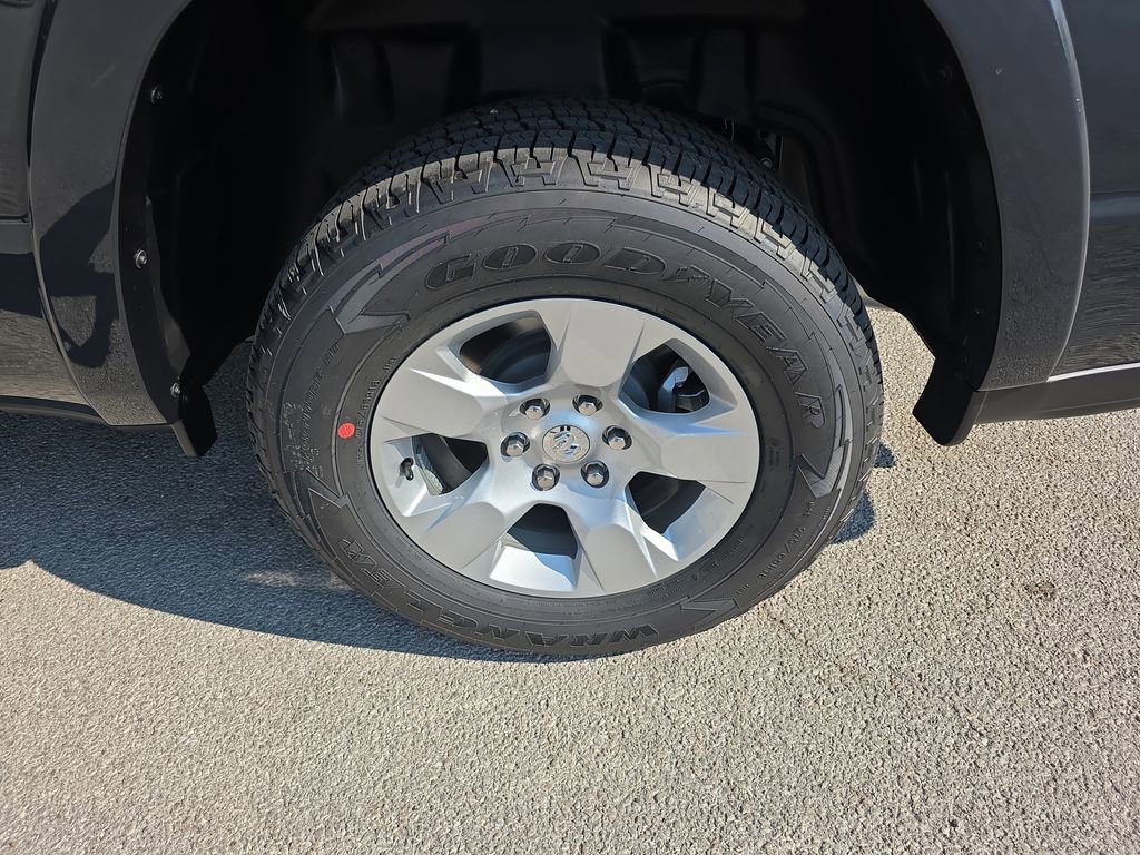 New 2026 RAM 1500 4x4 Crew Cab image 11