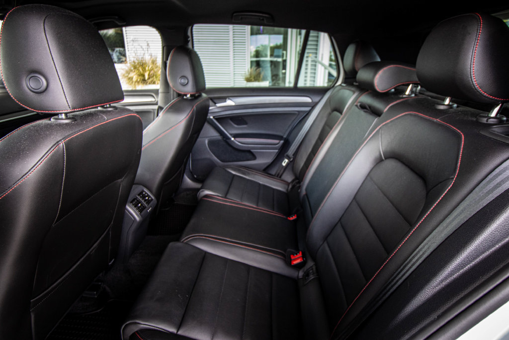 Used 2019 Volkswagen GTI SE FWD image 27