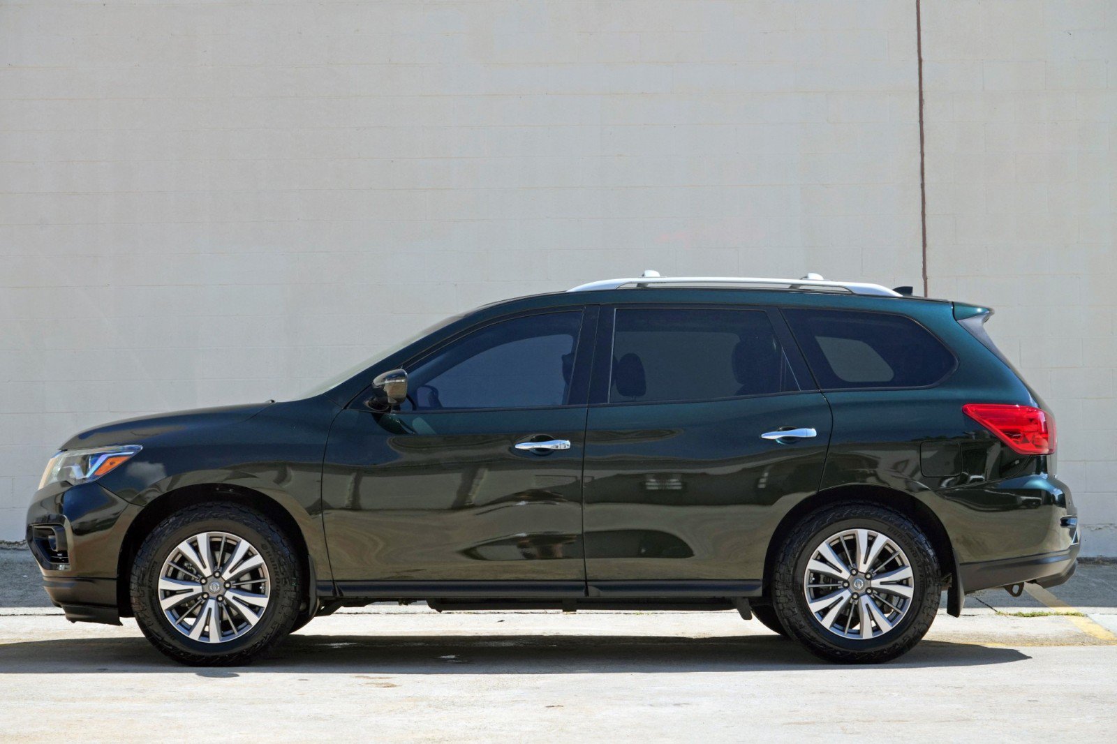Used 2019 Nissan Pathfinder SL AWD/4WD image 8