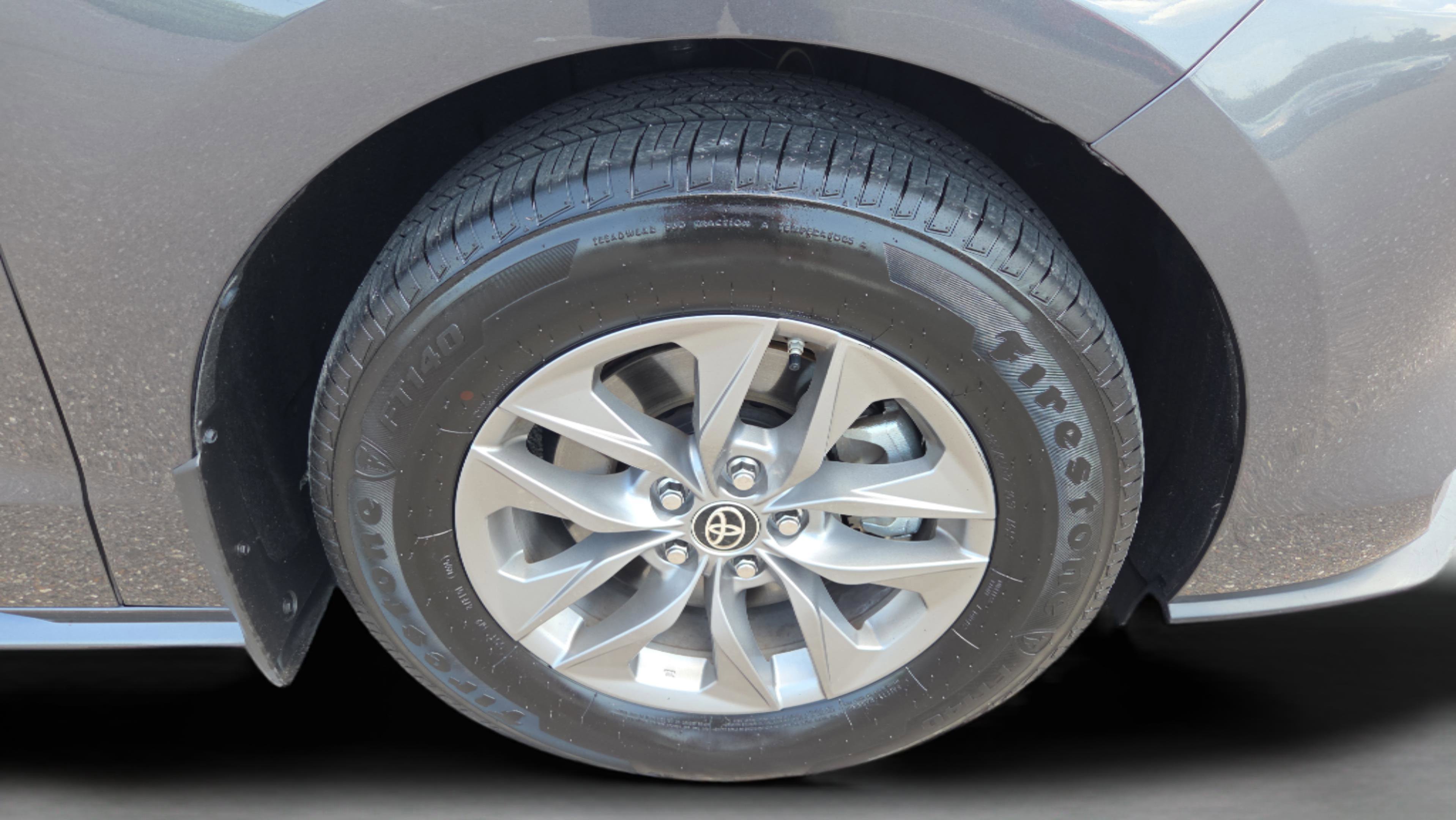 Used 2025 Toyota Sienna XLE image 31