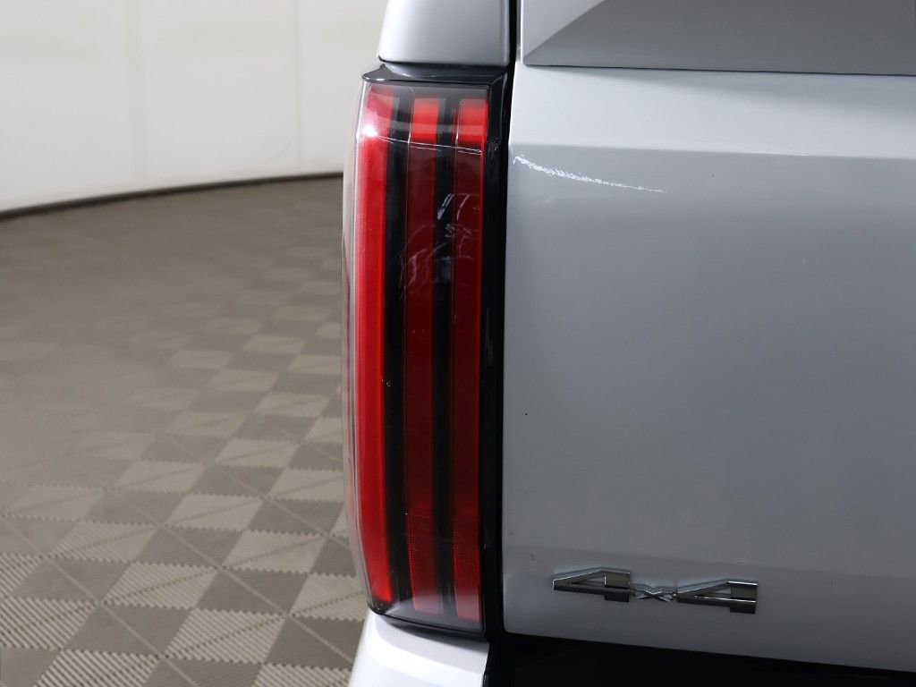 Used 2025 Toyota Tundra Limited AWD/4WD image 16