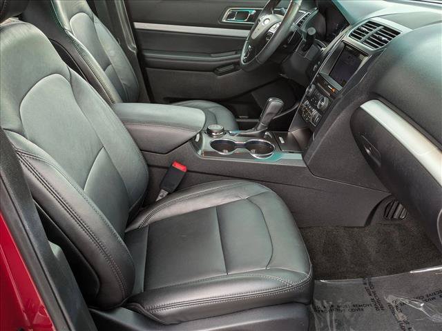Used 2017 Ford Explorer XLT w/ Equipment Group 202A AWD/4WD image 24