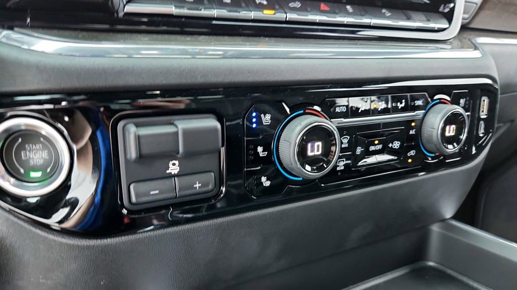 Used 2024 Chevrolet Silverado 2500 High Country w/ Technology Package AWD/4WD image 30