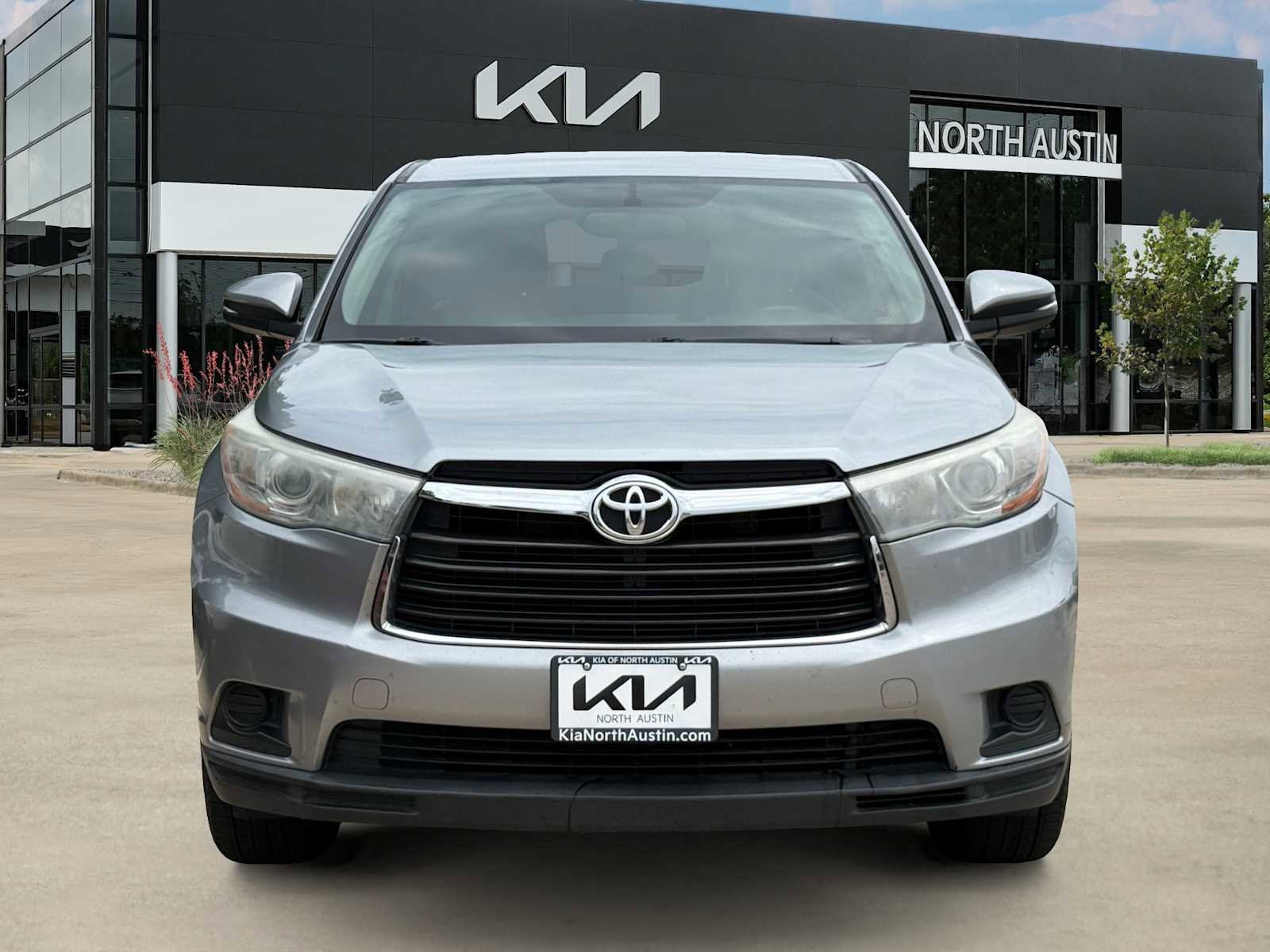 Used 2015 Toyota Highlander LE FWD image 6