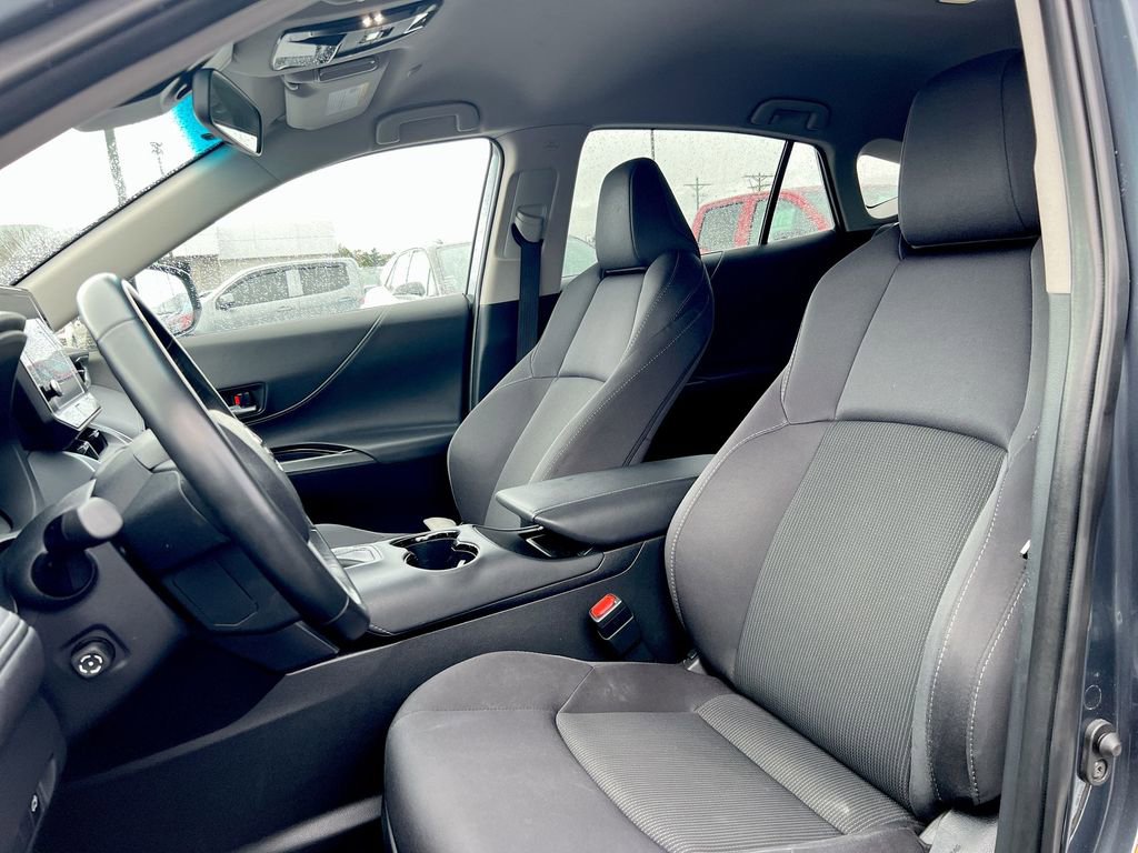 Used 2024 Toyota Venza LE image 17