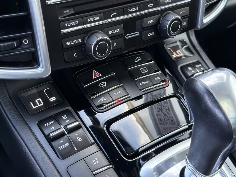 Used 2015 Porsche Cayenne S AWD/4WD image 27