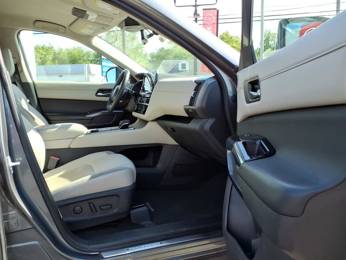 Used 2023 Nissan Pathfinder SL w/ Lighting Package (N92) AWD/4WD image 15