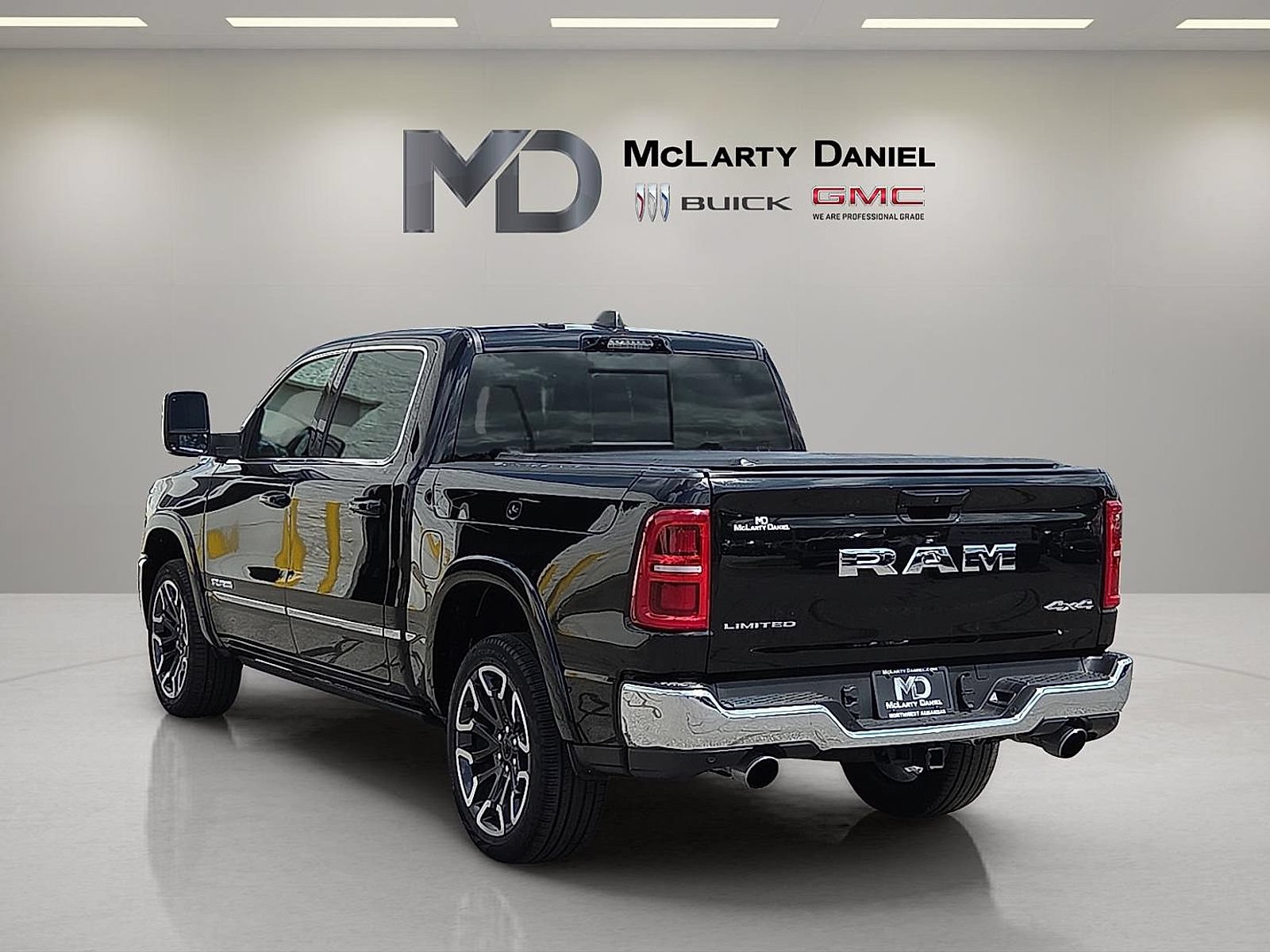 Used 2025 RAM 1500 Limited AWD/4WD image 13