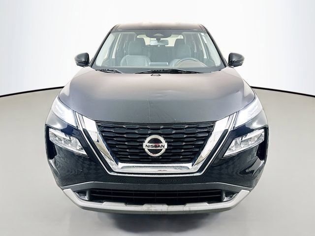 Used 2021 Nissan Rogue SV image 2