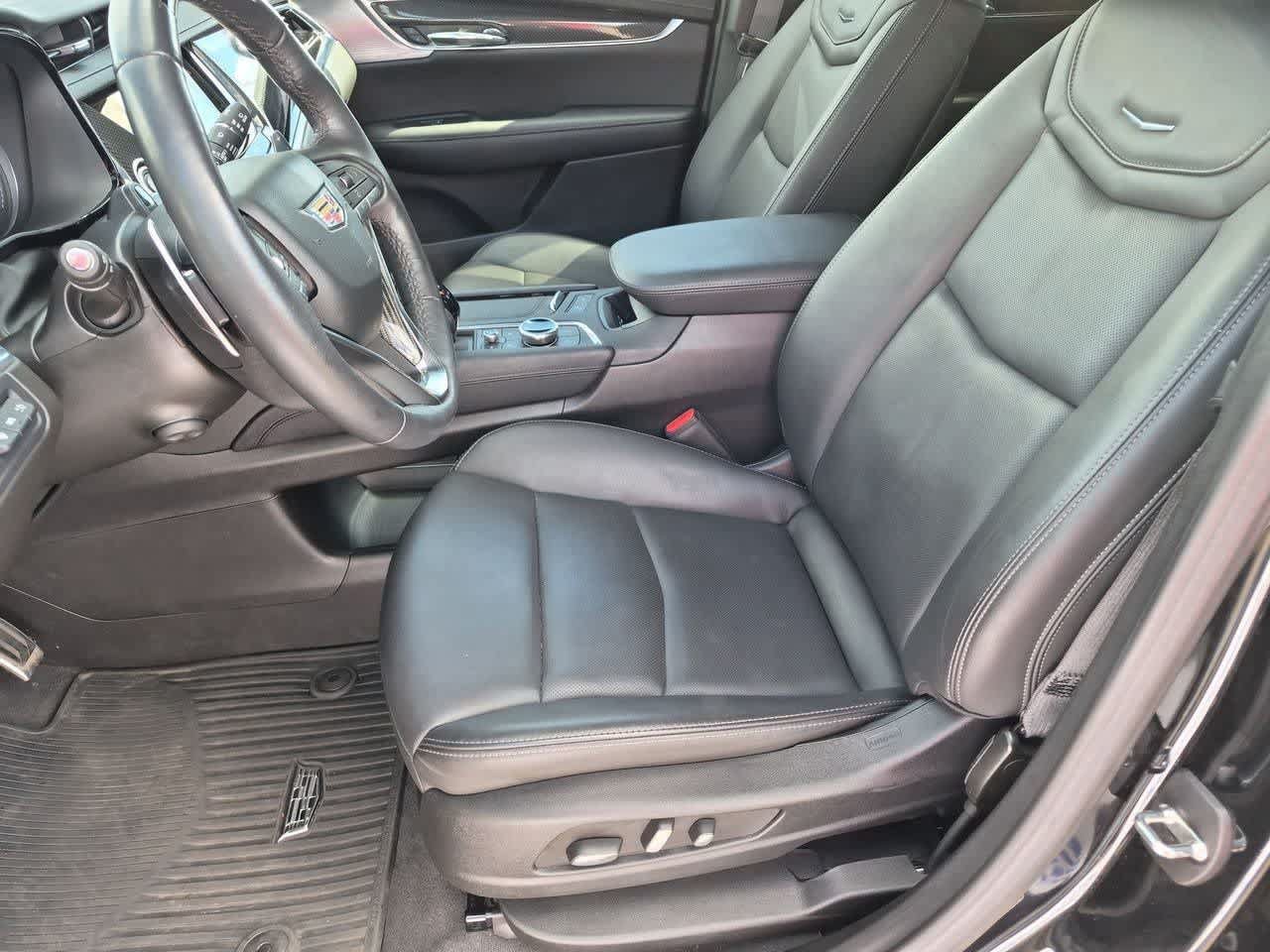 Used 2024 Cadillac XT6 Sport w/ Technology Package AWD/4WD image 16