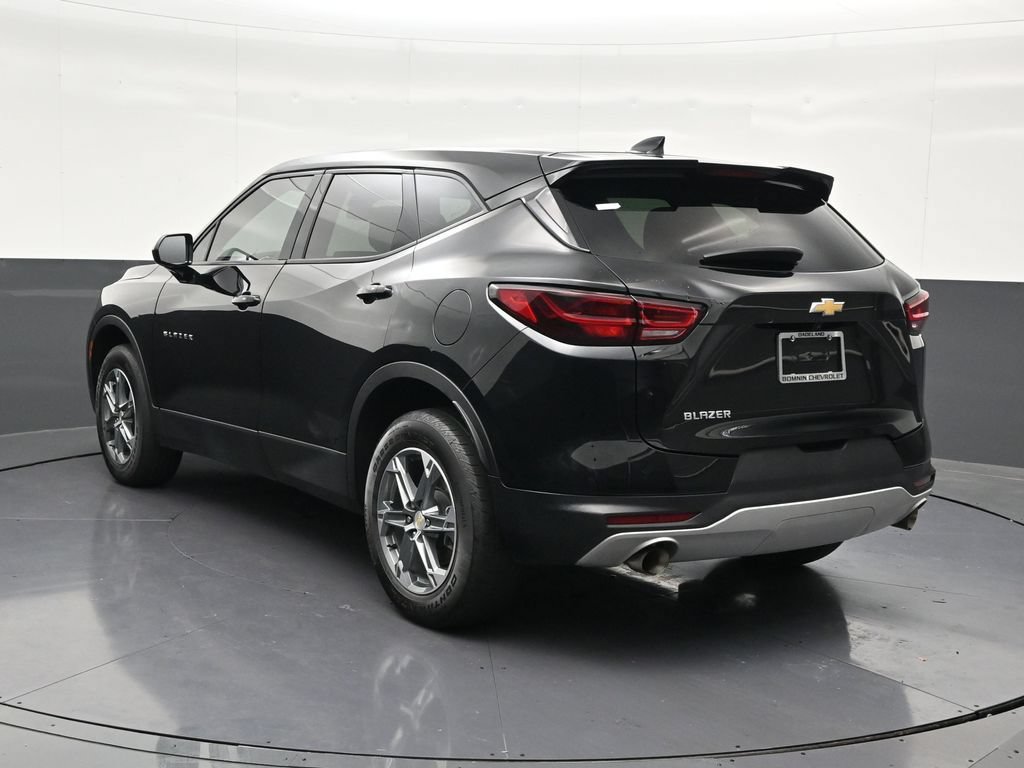 Used 2023 Chevrolet Blazer LT FWD image 3