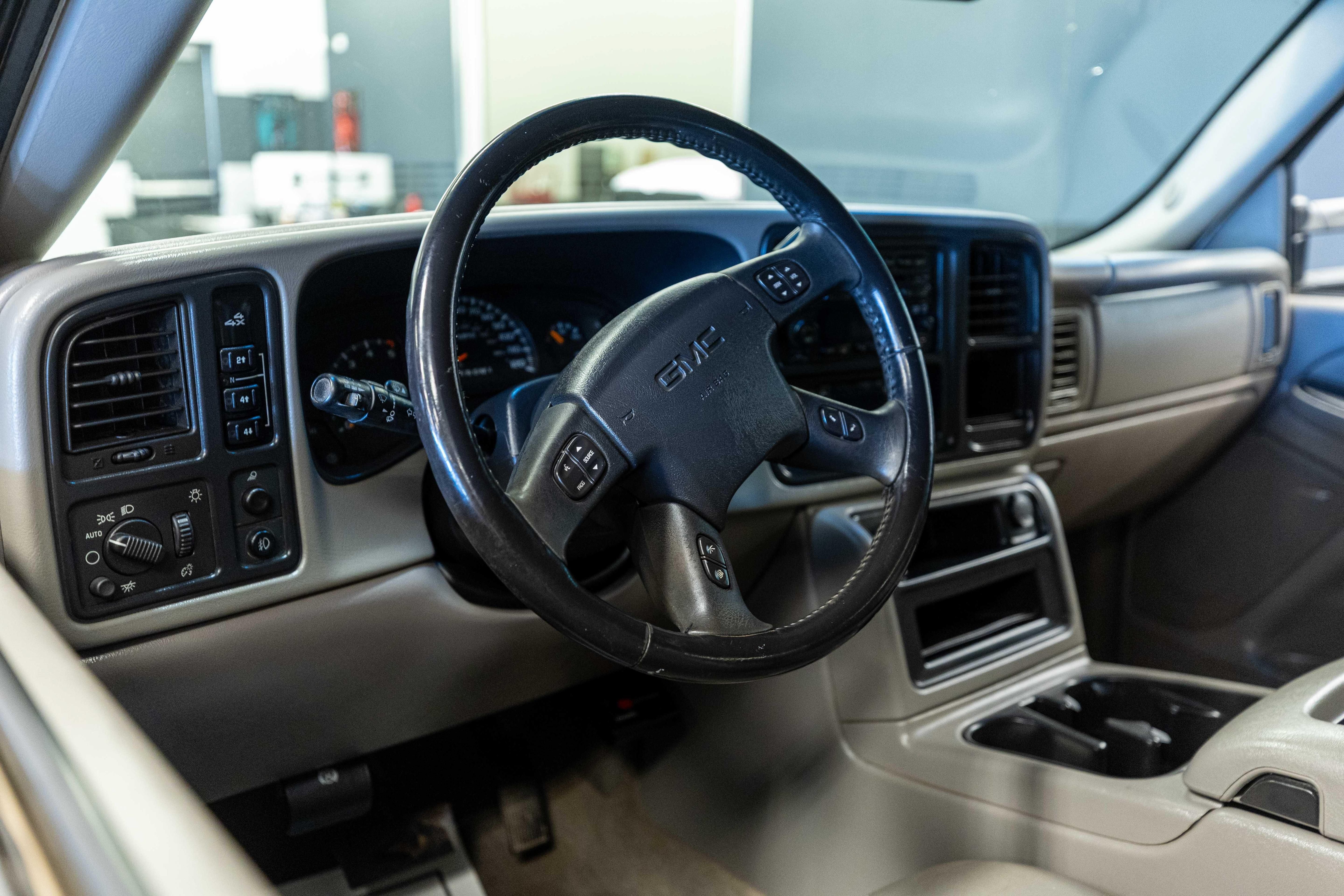 Used 2007 GMC Sierra 3500 SLT w/ Heavy-Duty Power Package AWD/4WD image 10