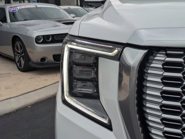 Used 2021 GMC Yukon Denali w/ Denali Premium Package AWD/4WD image 8