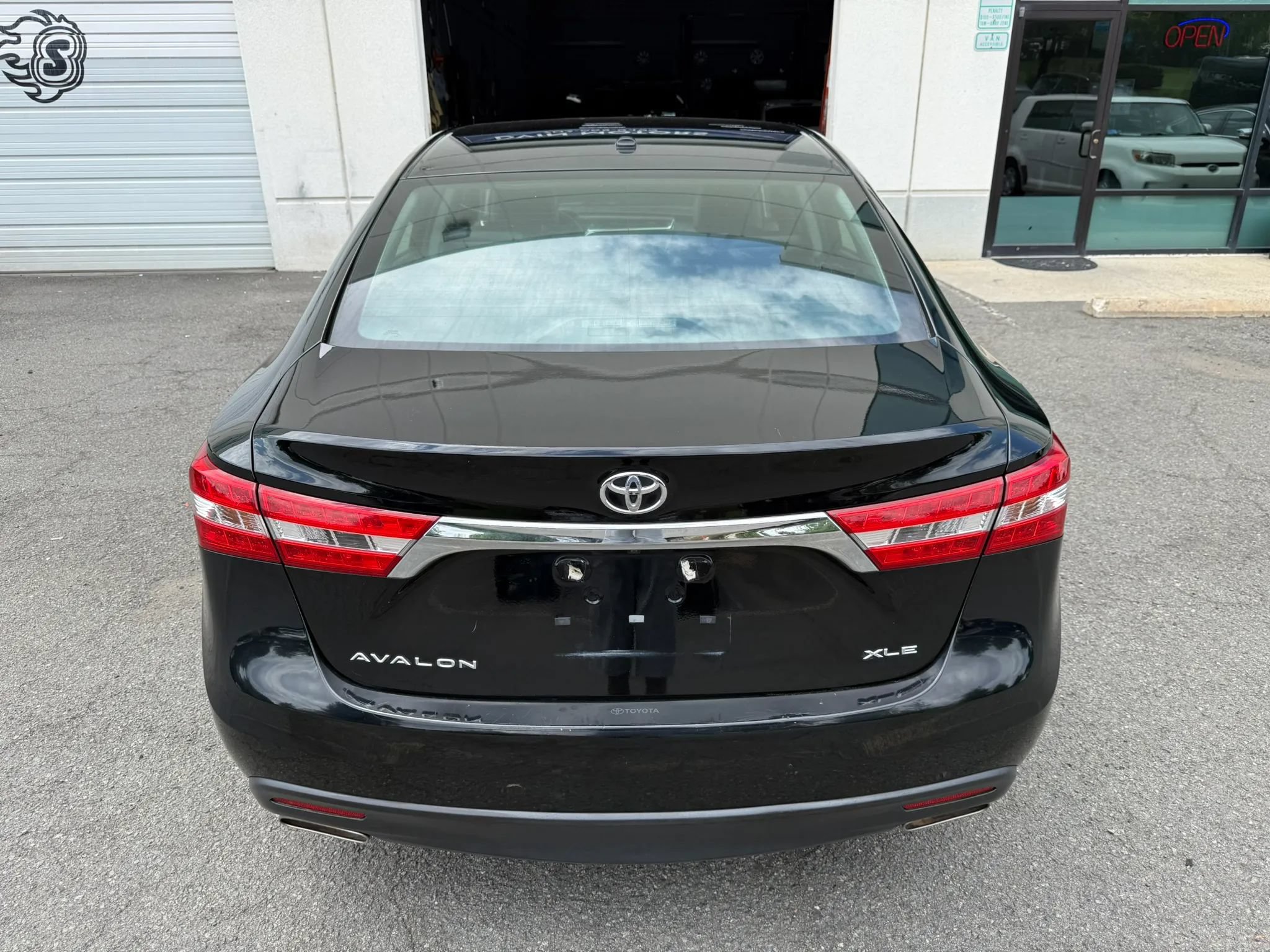 Used 2013 Toyota Avalon XLE Touring FWD image 14