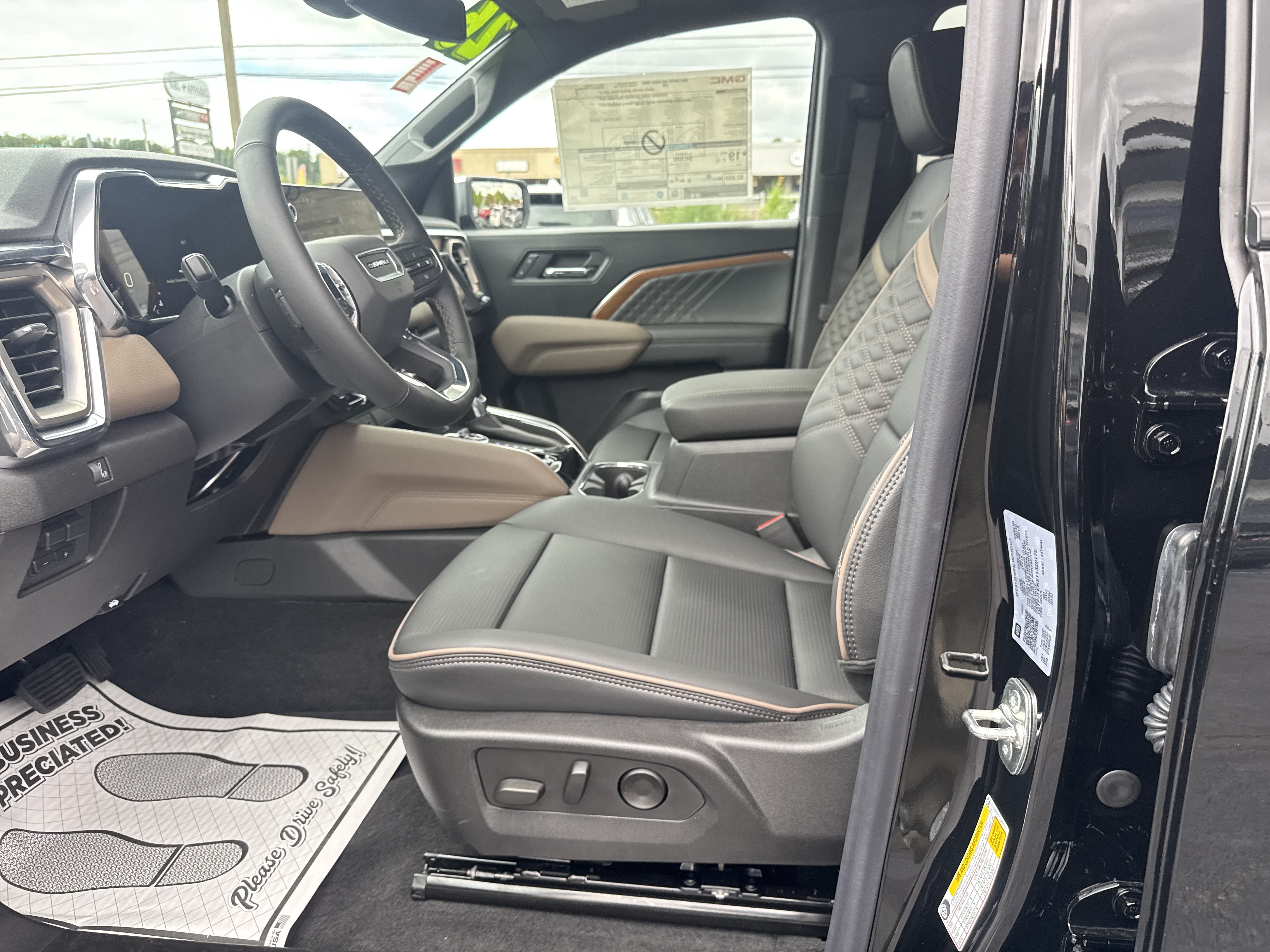 New 2026 GMC Canyon Denali AWD/4WD image 12
