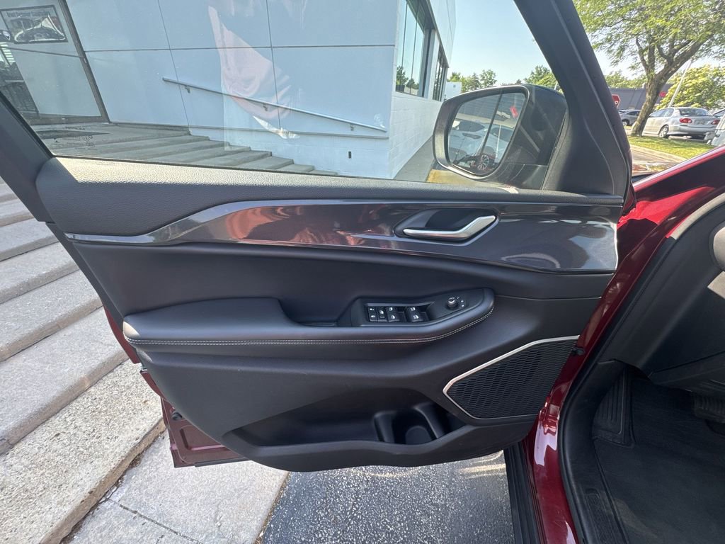 Used 2021 Jeep Grand Cherokee L Laredo w/ Luxury Tech Group I image 21